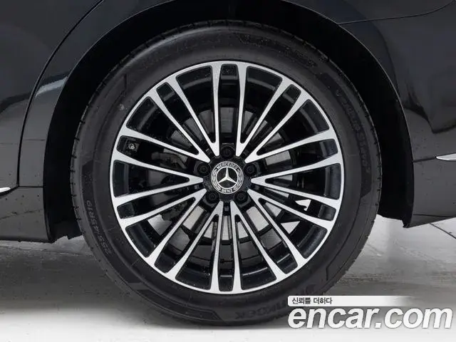 Mercedes-Benz S-Class 2025 — Photo 9/20