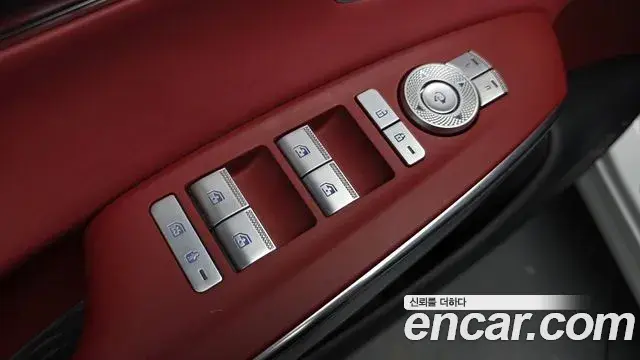 Genesis GV70 2021 — Photo 32/35