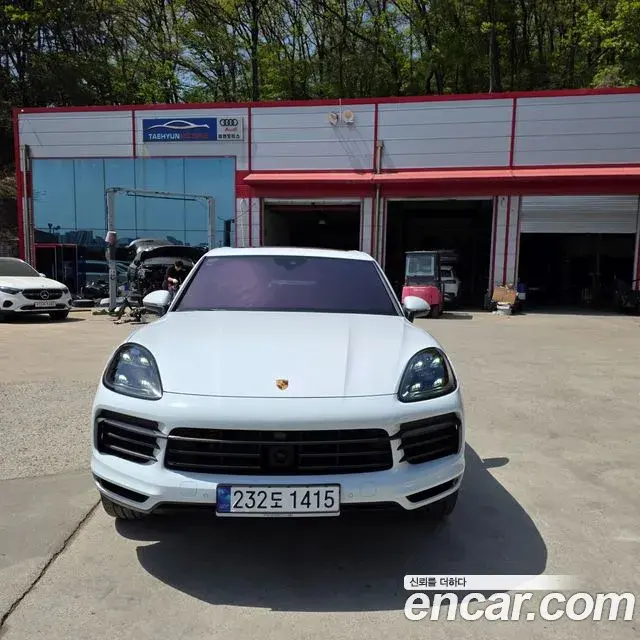 Porsche Cayenne 2023 — Photo 2/20
