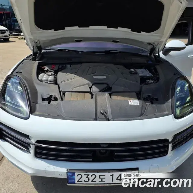 Porsche Cayenne 2023 — Photo 12/20