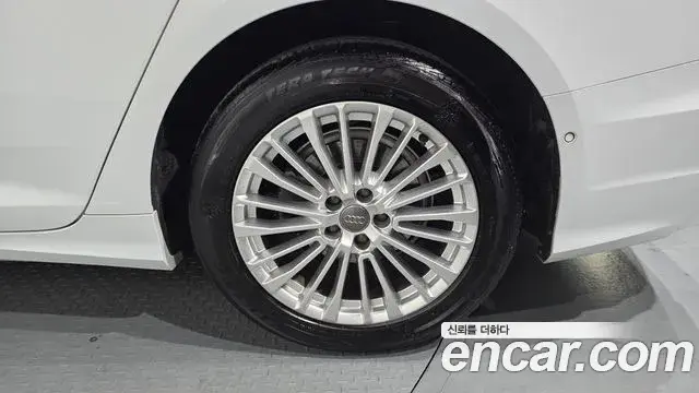Audi A6 2020 — Photo 3/33