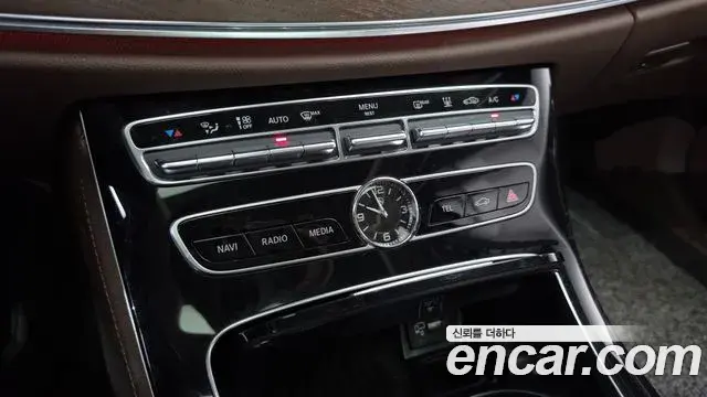 Mercedes-Benz E-Class 2019 — Şəkil 11/33
