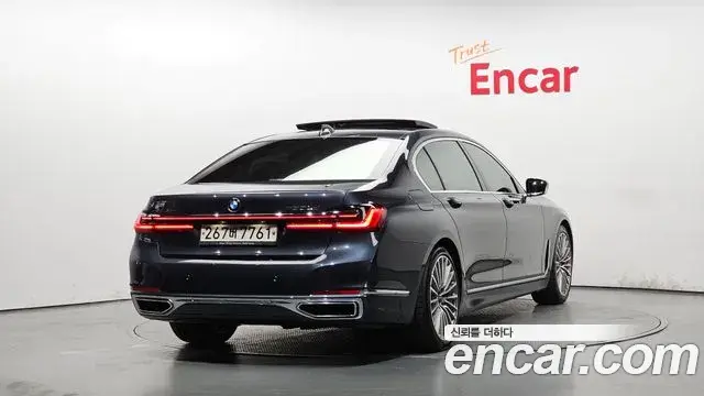 BMW 7 Series 2020 — ფოტო 17/37