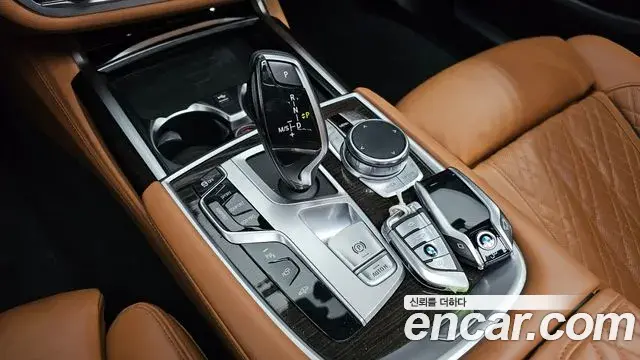 BMW 7 Series 2020 — ფოტო 1/37