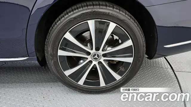 Mercedes-Benz E-Class 2020 — ფოტო 11/37