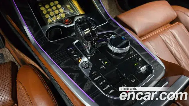 BMW X7 2019 — Photo 19/36