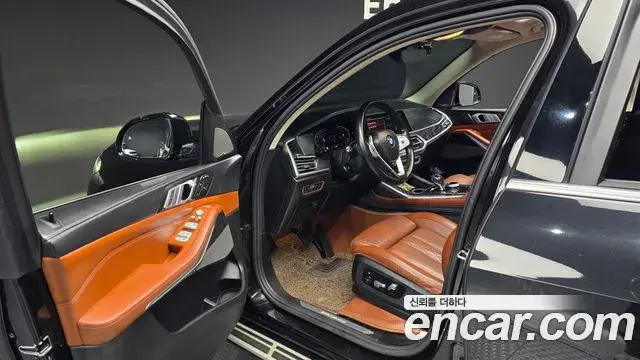 BMW X7 2019 — Photo 27/36