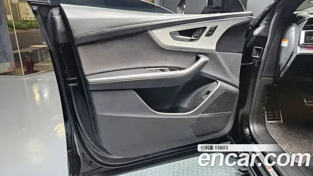 Audi Q8 2023 — ფოტო 5/37