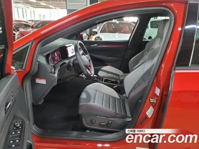 Volkswagen Golf 2023 — Photo 16/20