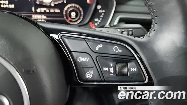 Audi A4 2019 — ფოტო 17/38