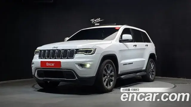 Jeep Grand Cherokee 2018 — Photo 28/30