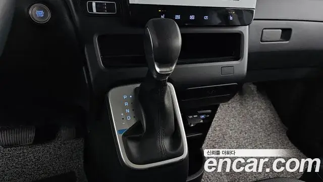Hyundai Staria 2023 — Photo 30/31