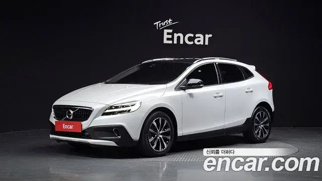 Volvo V40 Cross Country 2019 — ფოტო 9/20