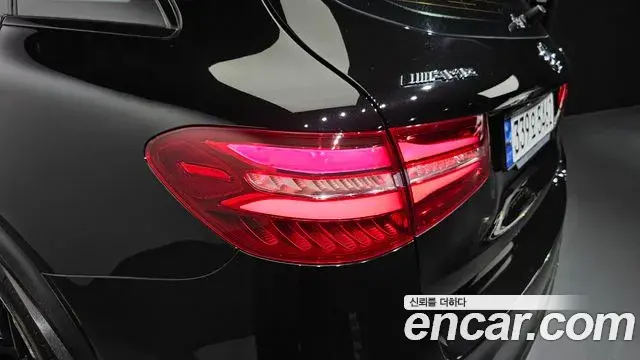 Mercedes-Benz GLC-Class 2018 — Şəkil 7/33