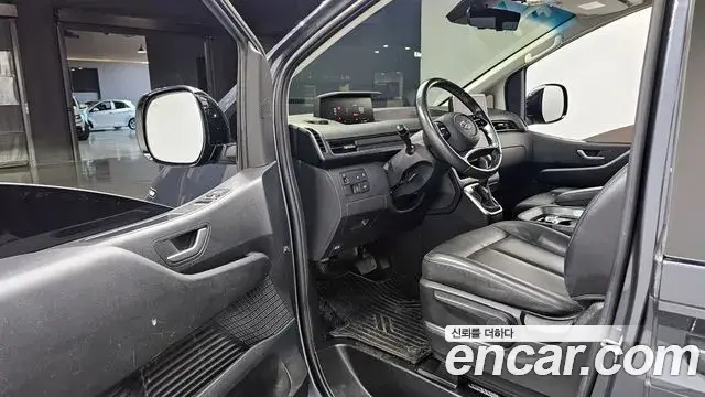 Hyundai Staria 2023 — Photo 2/30