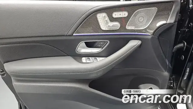 Mercedes-Benz GLE-Class 2024 — Photo 27/33