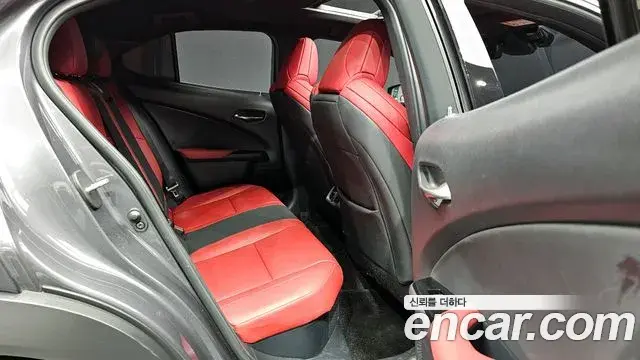 Lexus UX250h 2023 — ფოტო 27/30