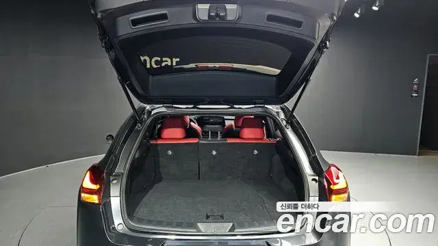 Lexus UX250h 2023 — ფოტო 14/30