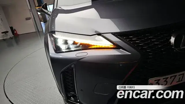 Lexus UX250h 2023 — ფოტო 6/30