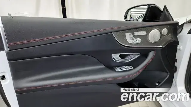 Mercedes-Benz E-Class 2023 — Photo 11/32