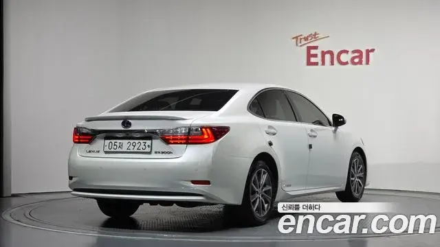 Lexus ES300h 2018 — Şəkil 2/20