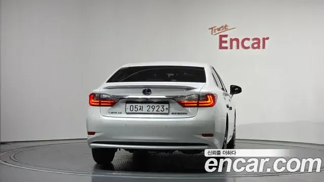 Lexus ES300h 2018 — Şəkil 4/20