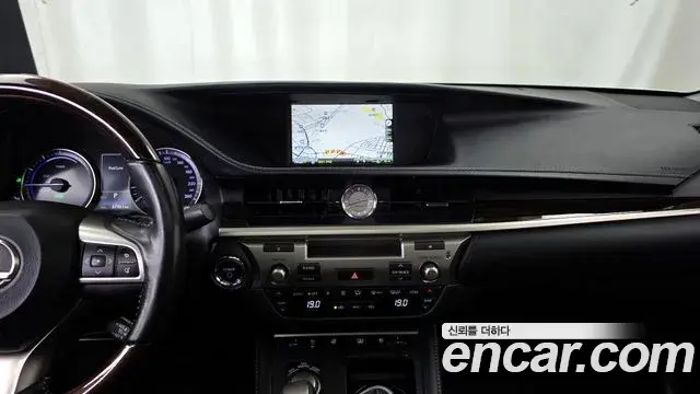 Lexus ES300h 2018 — Şəkil 7/20