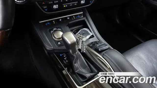 Lexus ES300h 2018 — Şəkil 8/20