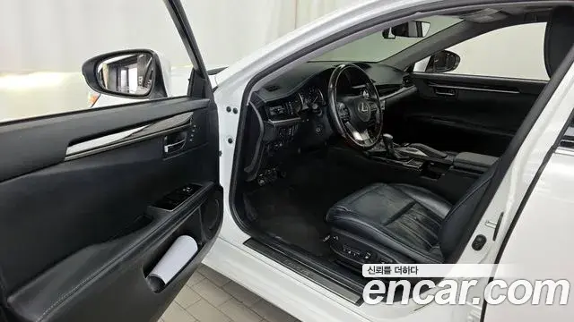 Lexus ES300h 2018 — Şəkil 9/20