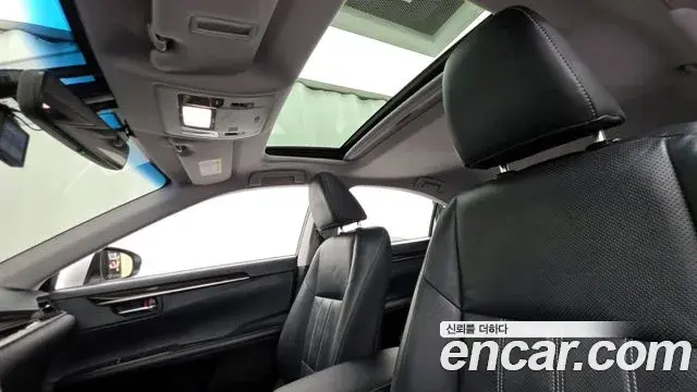 Lexus ES300h 2018 — Şəkil 18/20