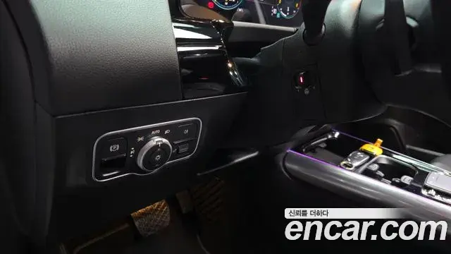 Mercedes-Benz GLA-Class 2021 — Photo 26/30