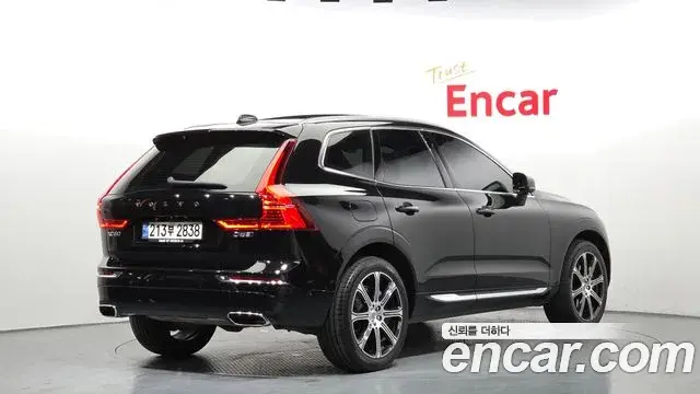 Volvo XC60 2018 — Şəkil 24/34