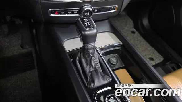 Volvo XC60 2018 — Şəkil 3/34