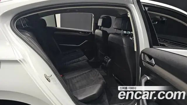 Volkswagen Passat GT 2018 — ფოტო 10/33