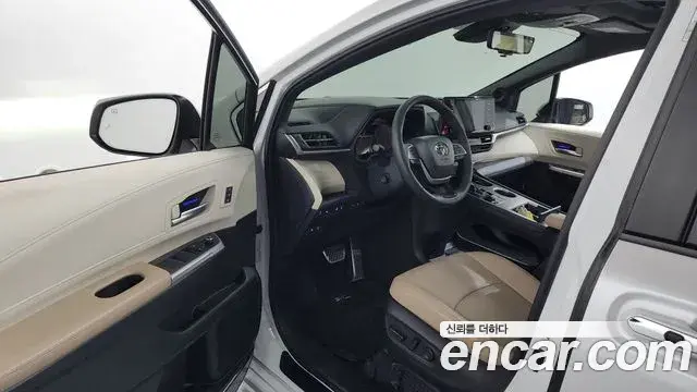 Toyota Sienna 2024 — Photo 14/20