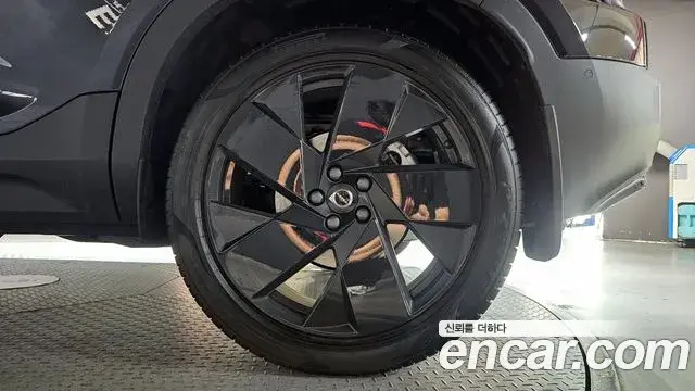 Volvo XC40 2025 — Photo 14/30
