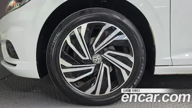 Volkswagen Jetta 2021 — Photo 23/32