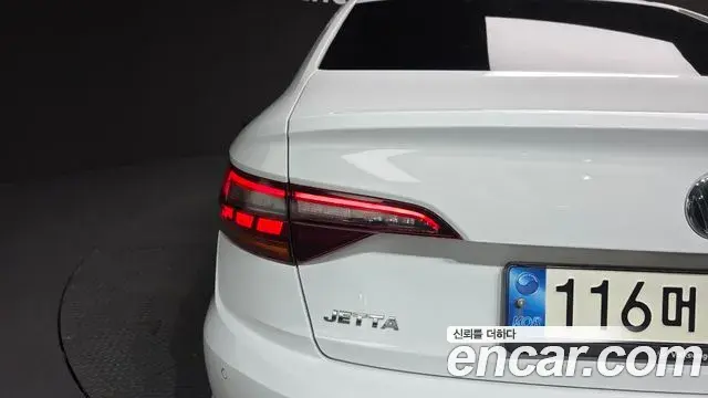 Volkswagen Jetta 2021 — Photo 9/32