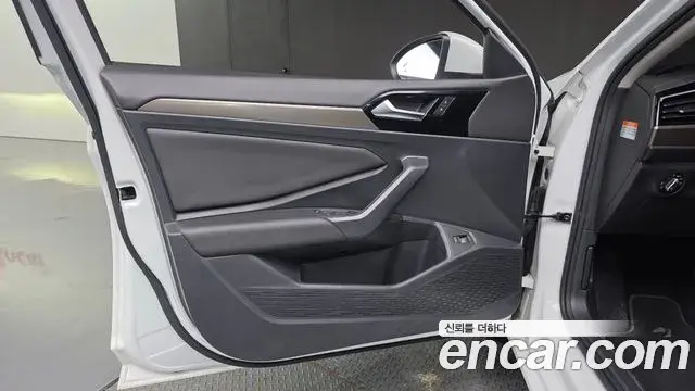 Volkswagen Jetta 2021 — Photo 3/32