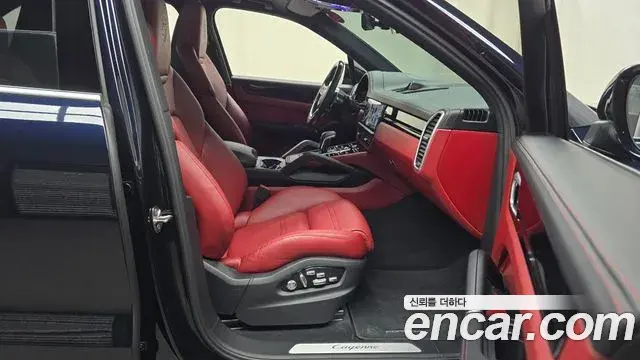 Porsche Cayenne 2020 — Photo 23/35