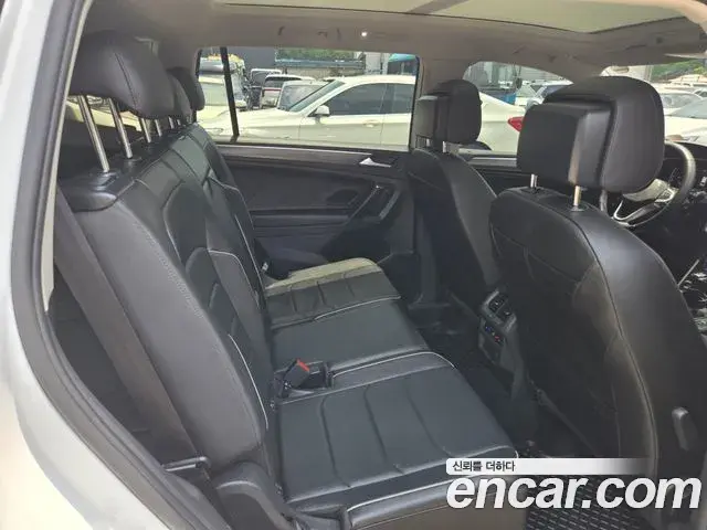 Volkswagen Tiguan Allspace 2023 — Photo 9/20