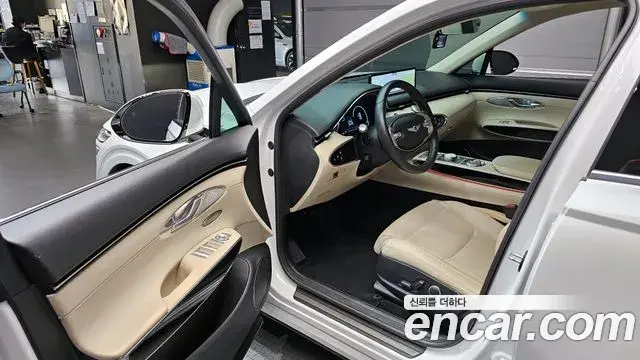 Genesis GV70 2021 — Photo 15/30