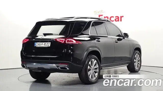 Mercedes-Benz GLE-Class 2021 — Photo 16/29