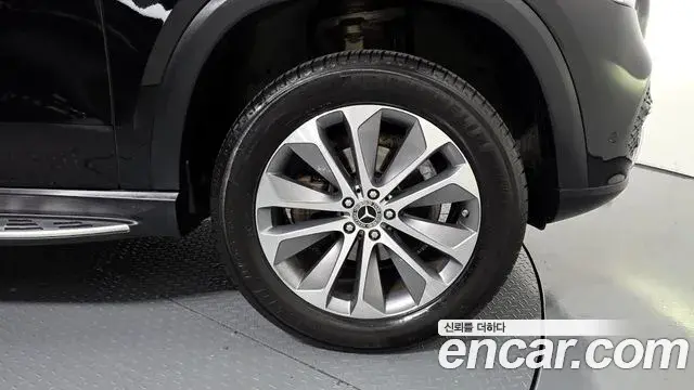 Mercedes-Benz GLE-Class 2021 — Photo 21/29