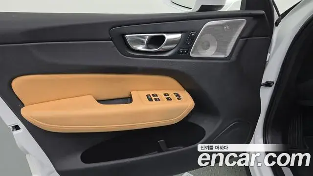 Volvo XC60 2021 — ფოტო 2/38