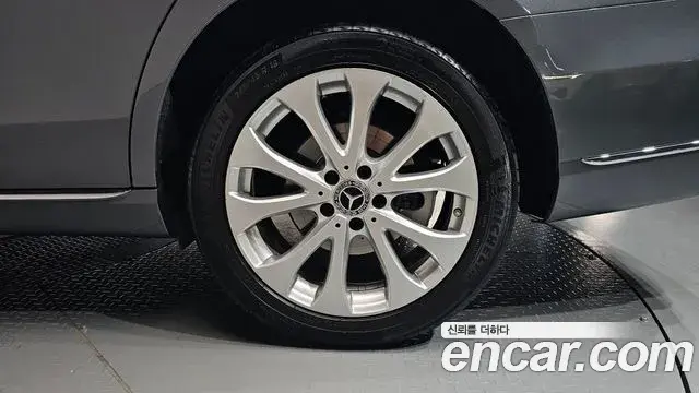 Mercedes-Benz E-Class 2020 — Photo 20/35