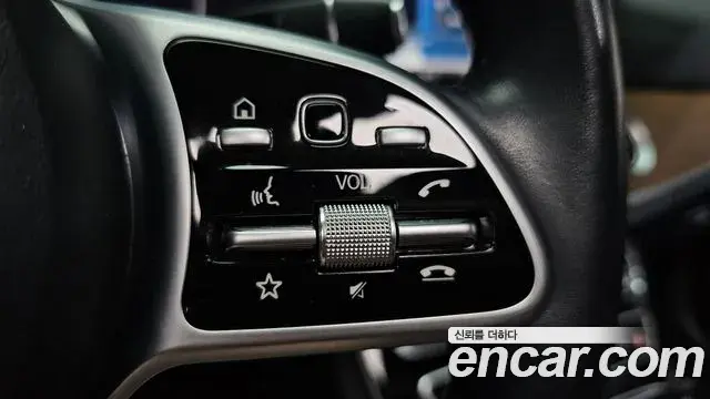 Mercedes-Benz E-Class 2020 — Photo 25/35
