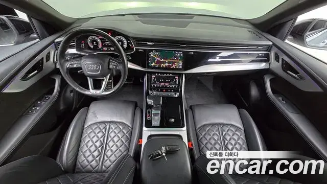 Audi Q8 2021 — ფოტო 24/32