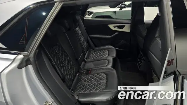 Audi Q8 2021 — ფოტო 15/32