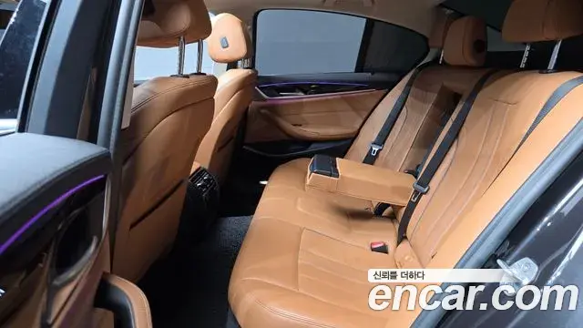 BMW 5 Series 2019 — ფოტო 20/31